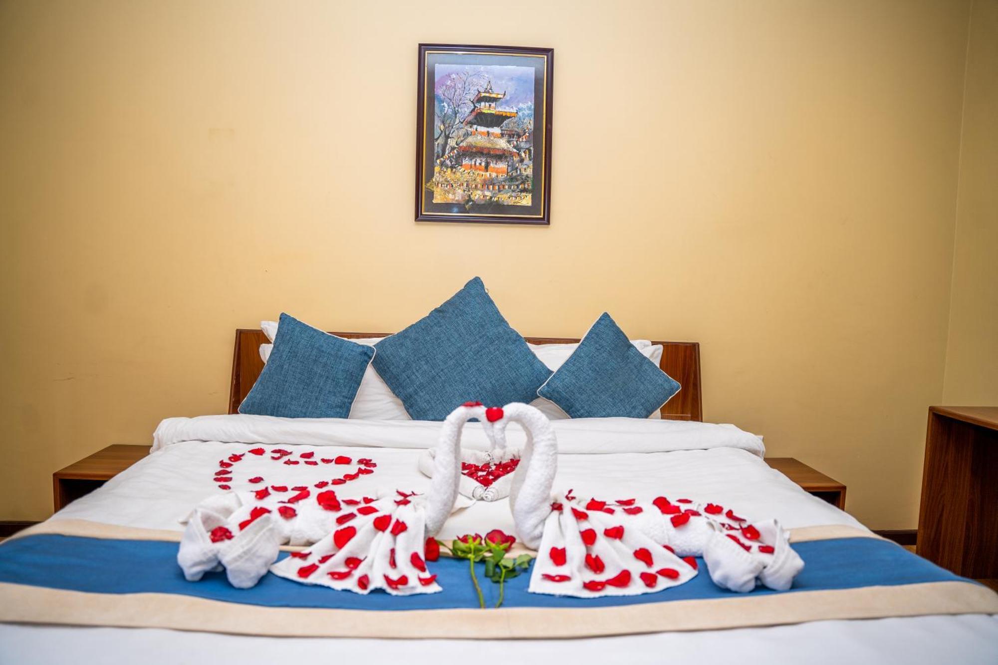 Hotel Glory Garden Pokhara Exterior photo